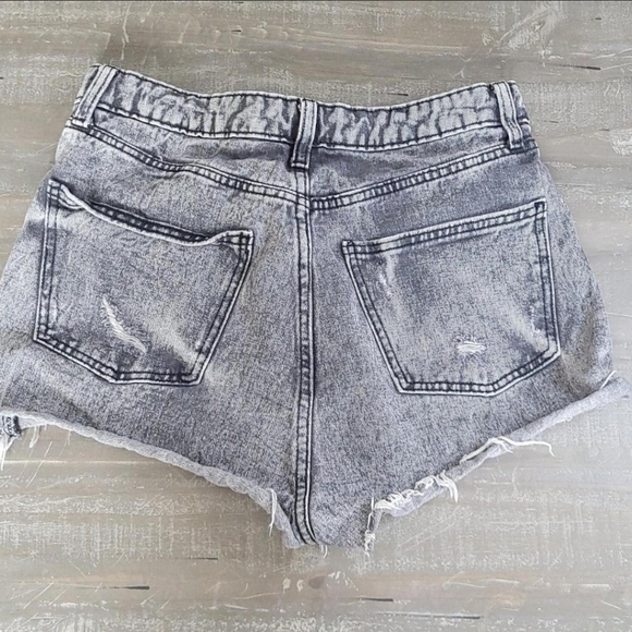 Wild Fable Distressed Shorts Size 10 - Picture 6 of 16